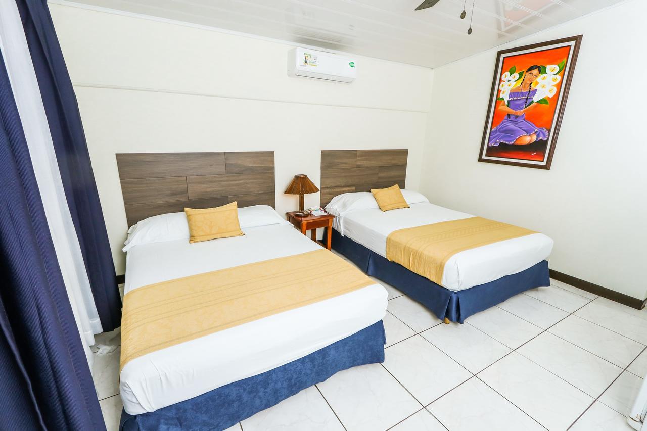 Hotel Flor Blanca Manuel Antonio Exterior photo