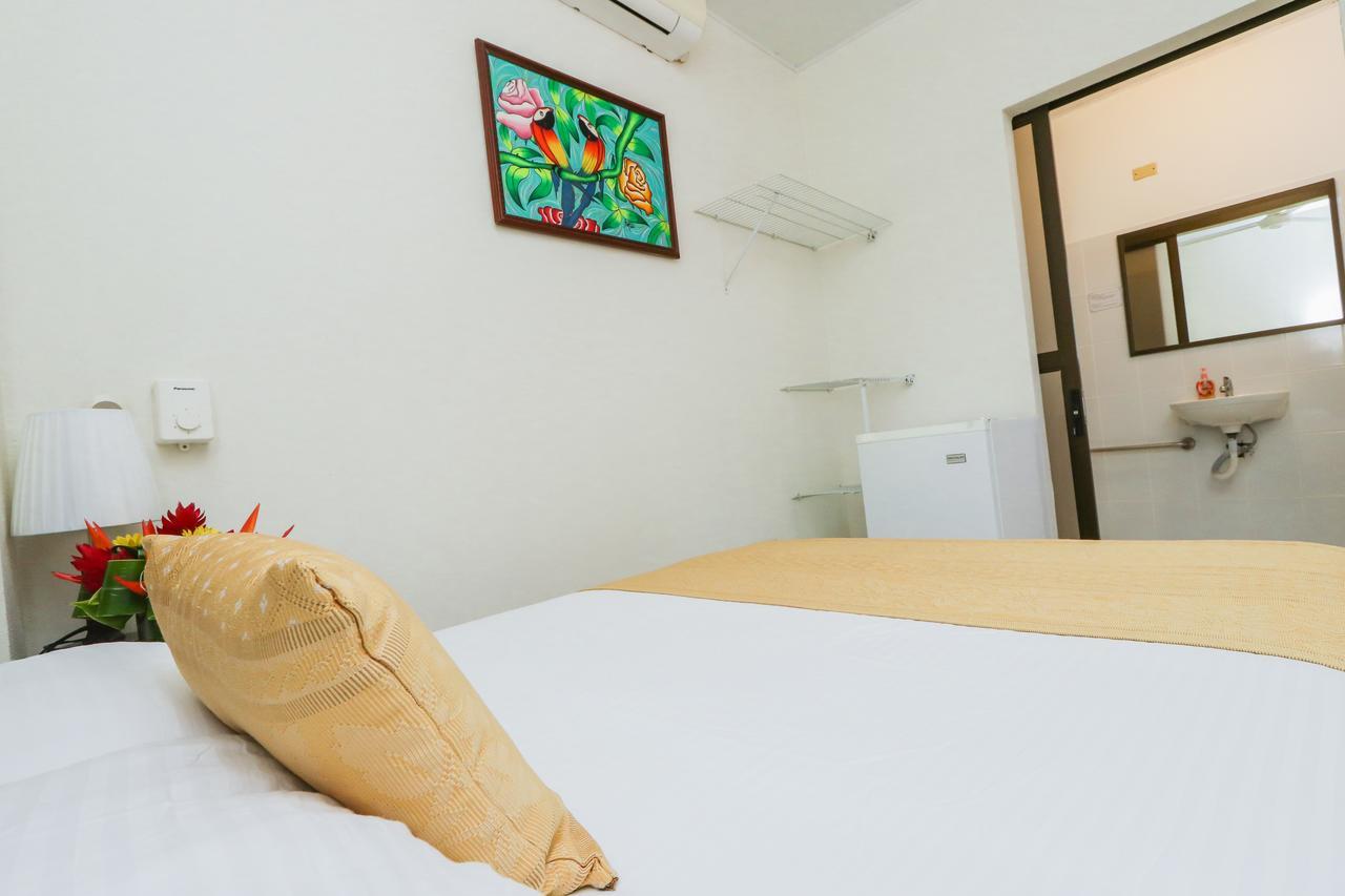 Hotel Flor Blanca Manuel Antonio Exterior photo