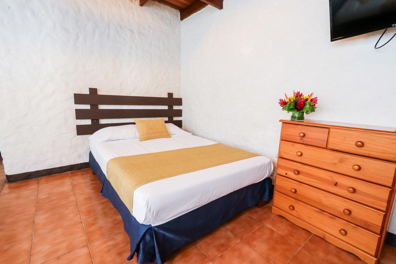 Hotel Flor Blanca Manuel Antonio Exterior photo