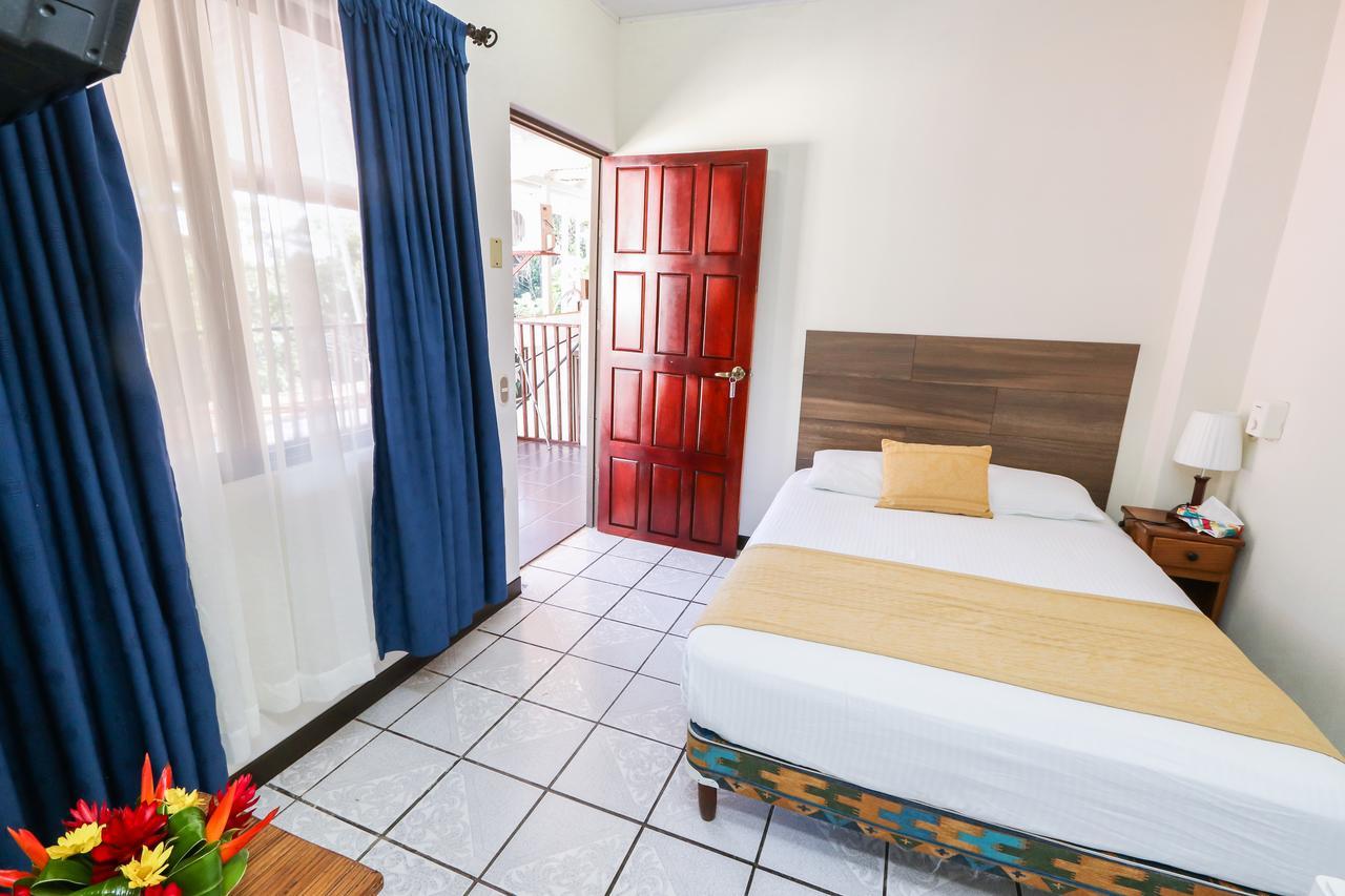Hotel Flor Blanca Manuel Antonio Exterior photo