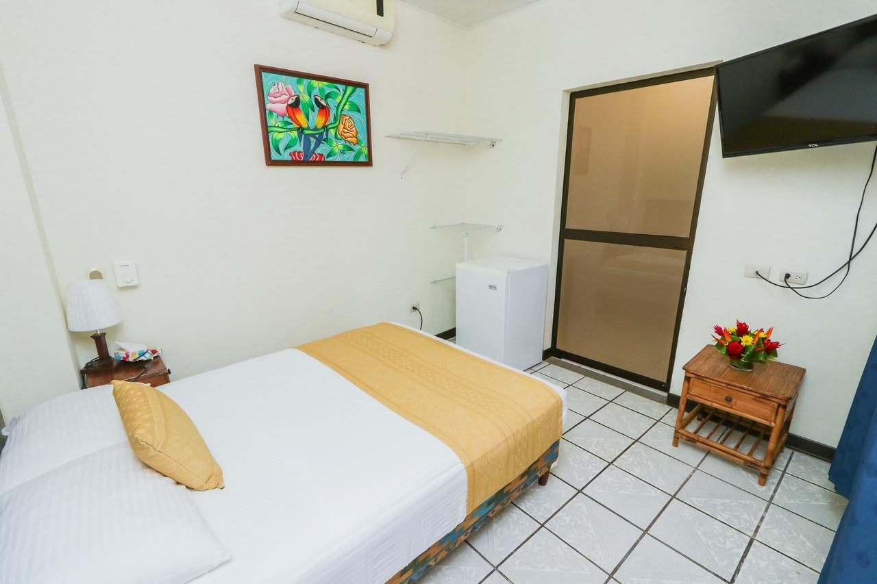 Hotel Flor Blanca Manuel Antonio Exterior photo