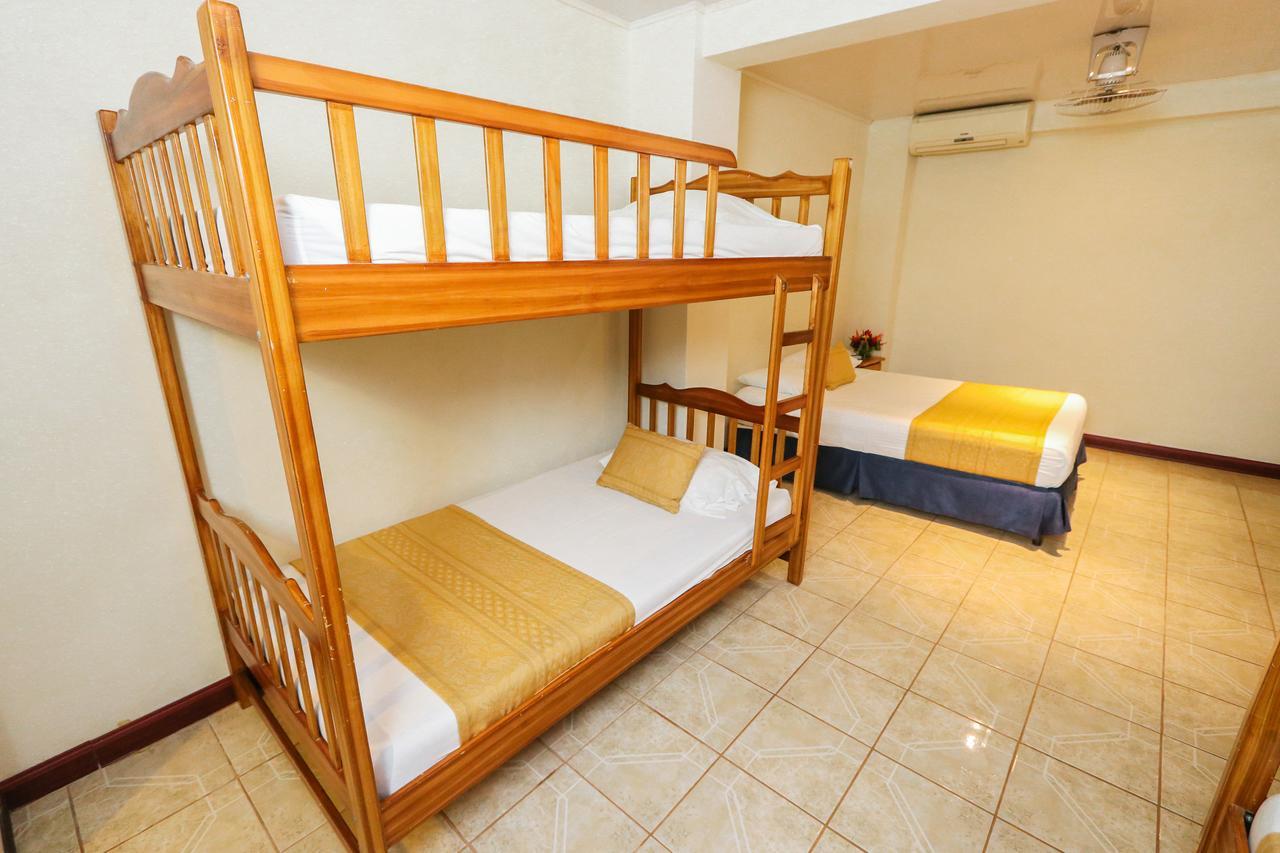 Hotel Flor Blanca Manuel Antonio Exterior photo