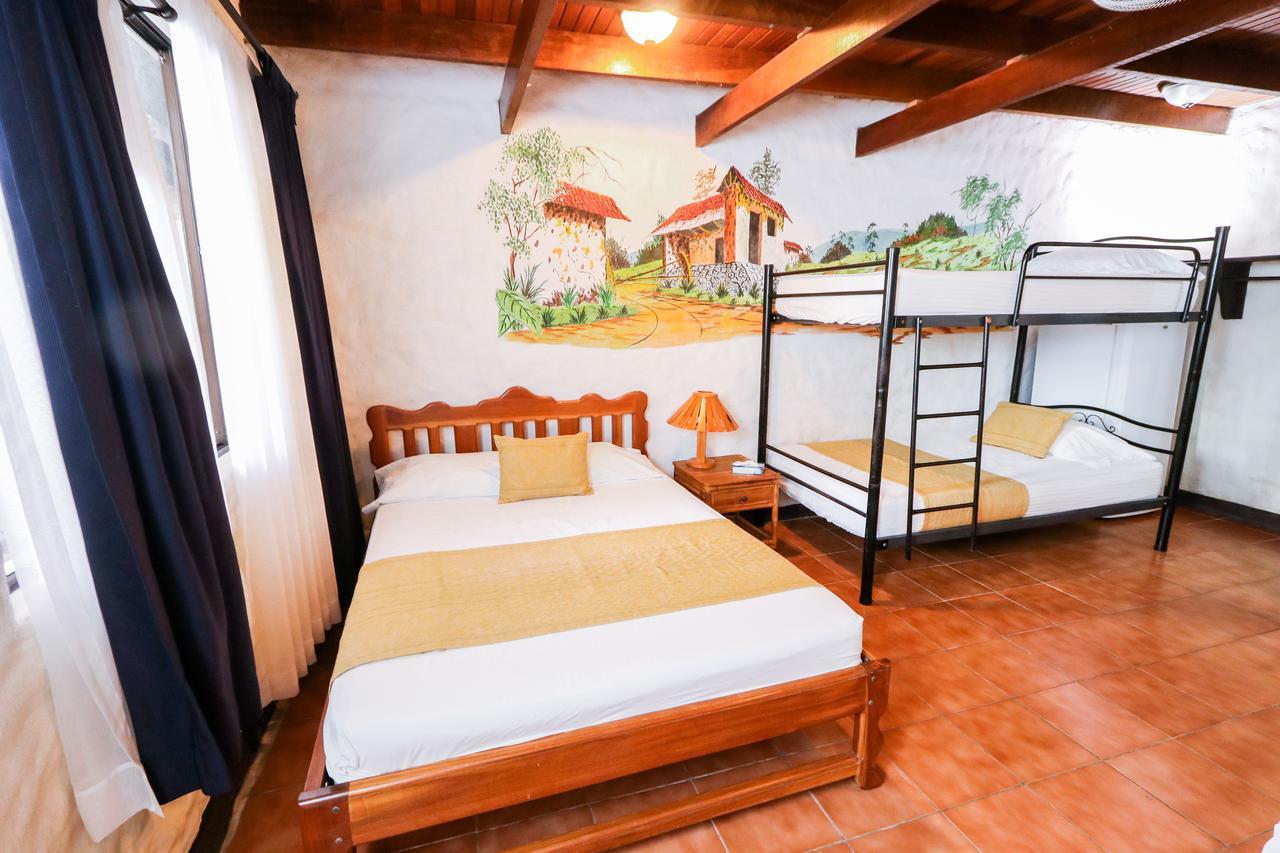 Hotel Flor Blanca Manuel Antonio Exterior photo